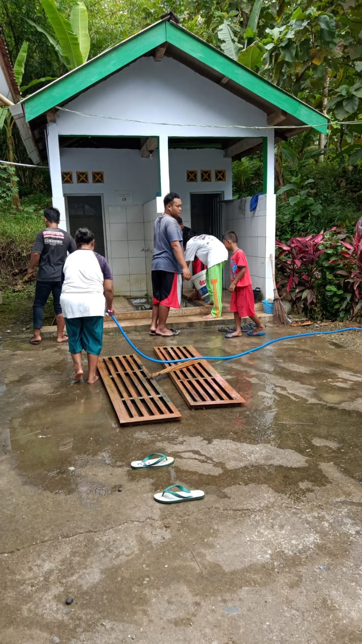 Kerja Bakti di Masjid Jannatun Na'im